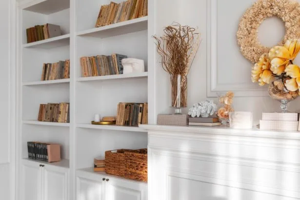 Bibliothèque de salon : comment bien la choisir pour structurer l'espace ?