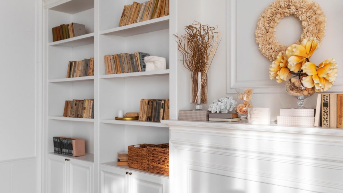 Bibliothèque de salon : comment bien la choisir pour structurer l'espace ?